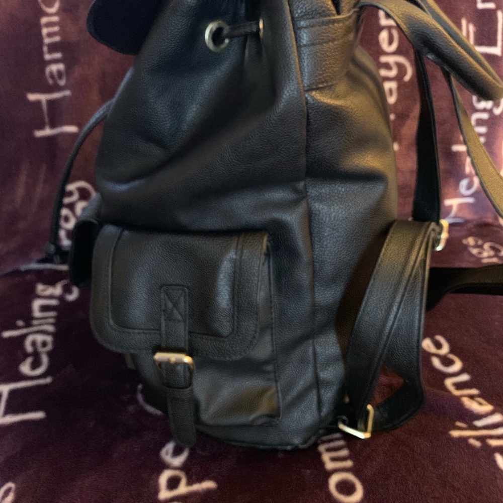 Backpack - Picture 3 of 6